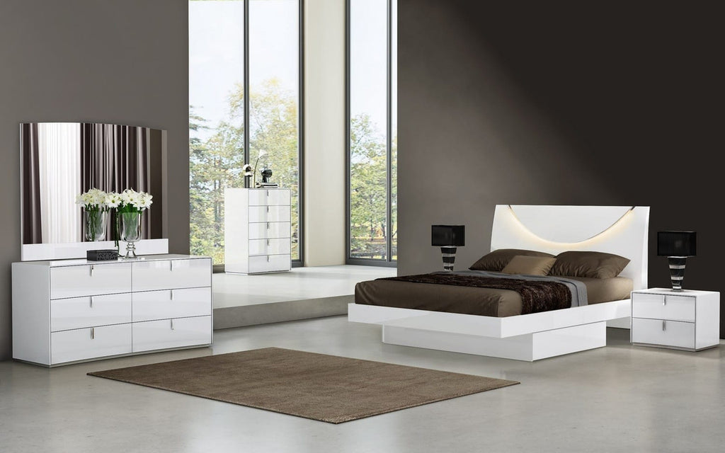 Four-Piece White Bedroom Set with Mirror