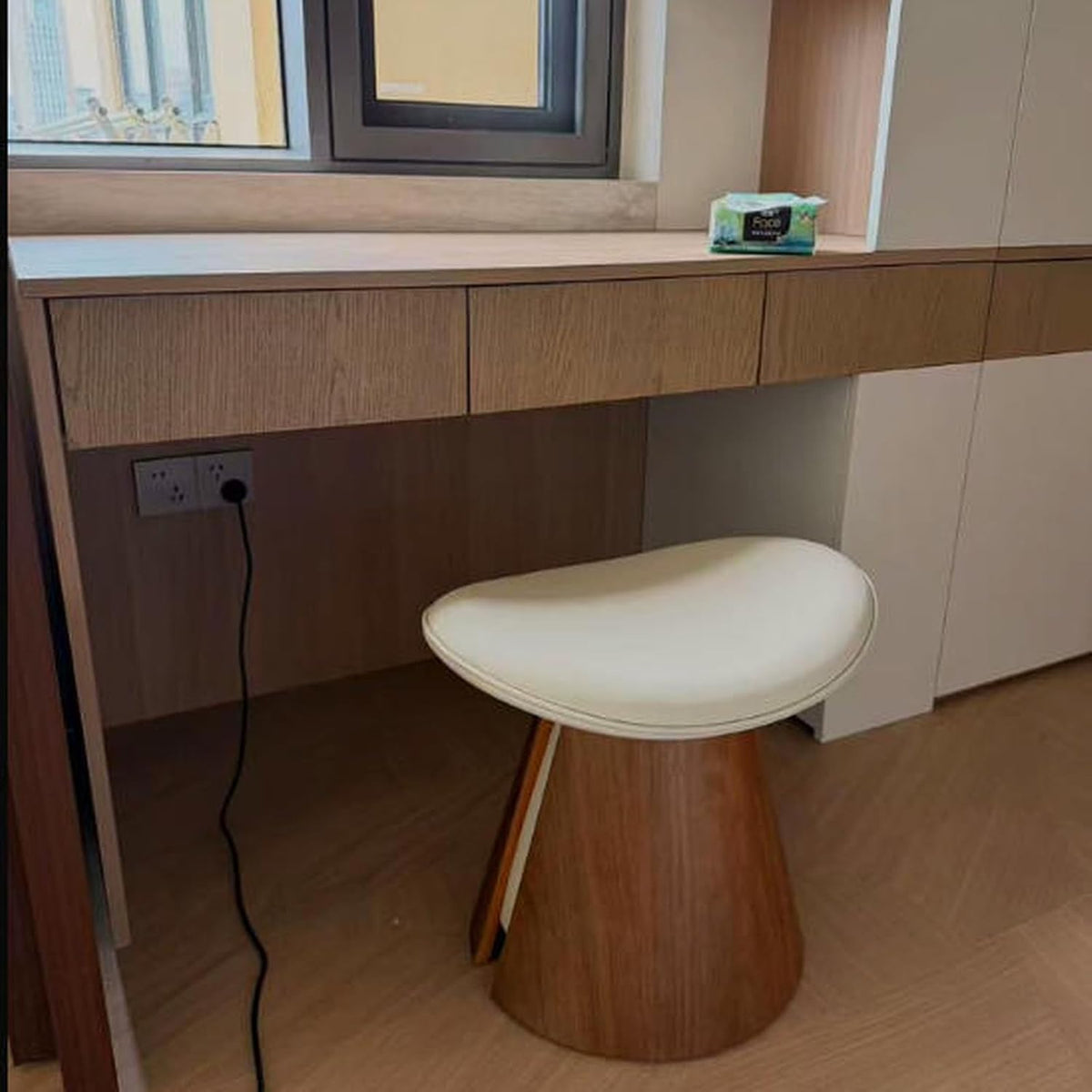 Modern Curved Vanity Stool with Solid Wood Legs