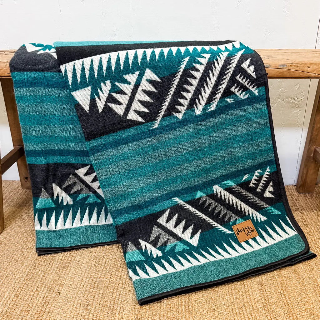 Manta Aztec Reversible Throw Blanket