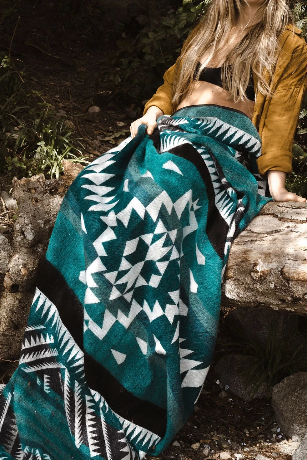 Manta Aztec Reversible Throw Blanket