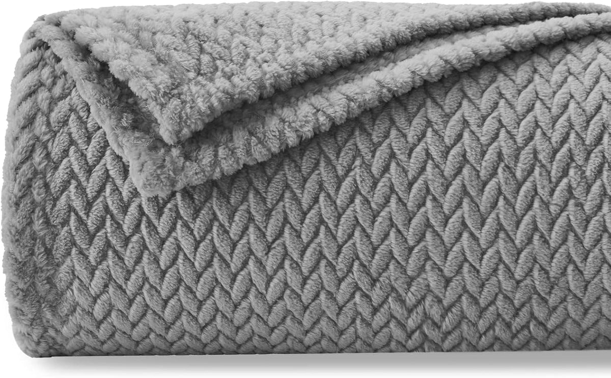Leaf-Pattern Fleece Throw Blanket