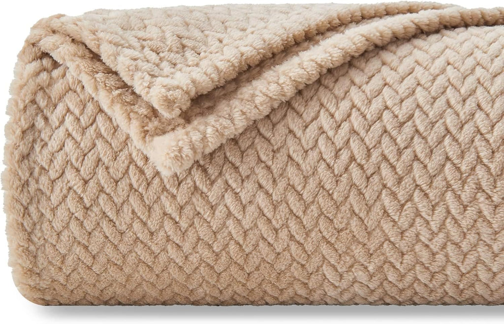 Leaf-Pattern Fleece Throw Blanket