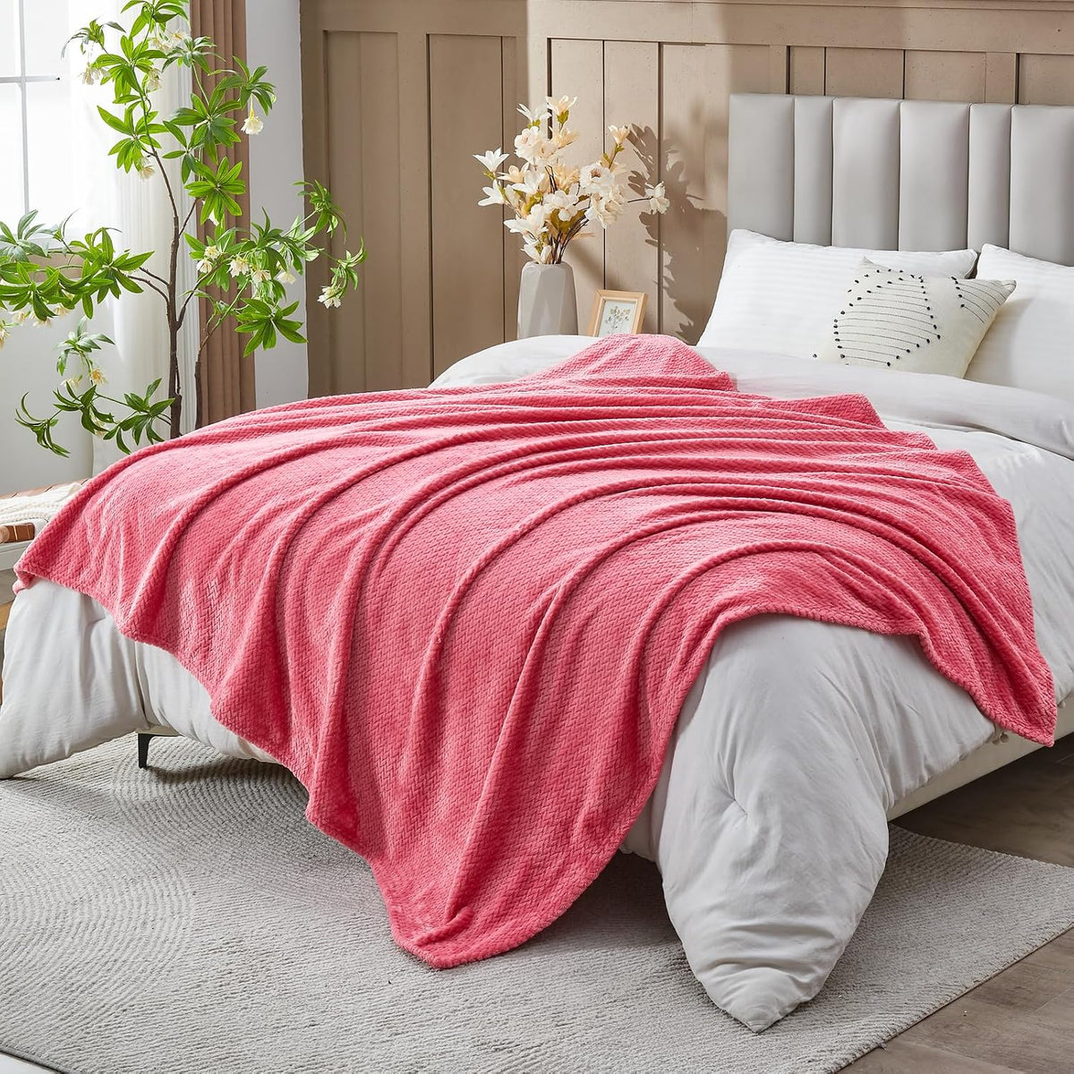 Leaf-Pattern Fleece Throw Blanket