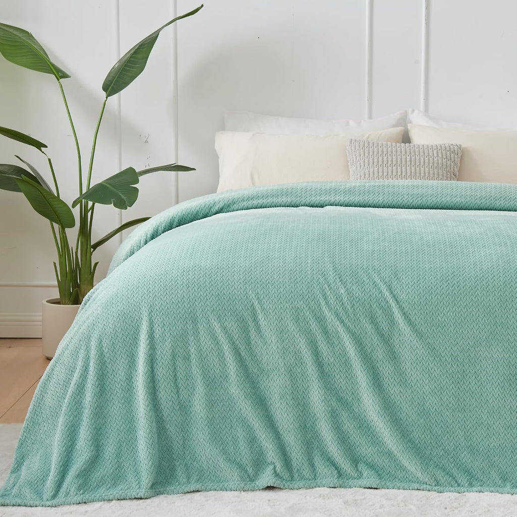 Leaf-Pattern Fleece Throw Blanket