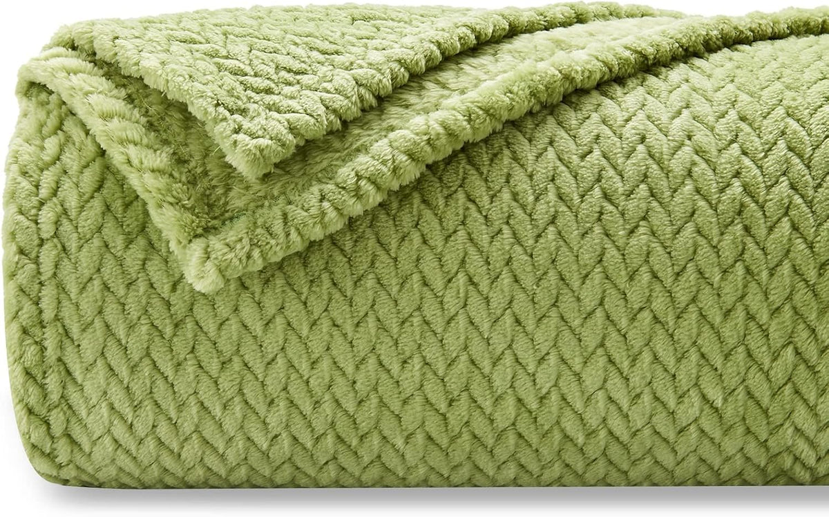 Leaf-Pattern Fleece Throw Blanket