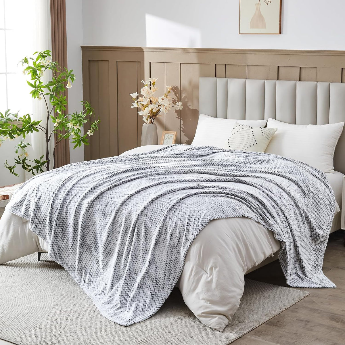 Leaf-Pattern Fleece Throw Blanket