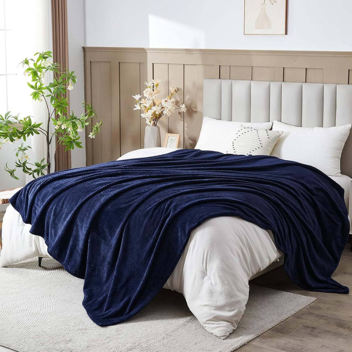 Leaf-Pattern Fleece Throw Blanket
