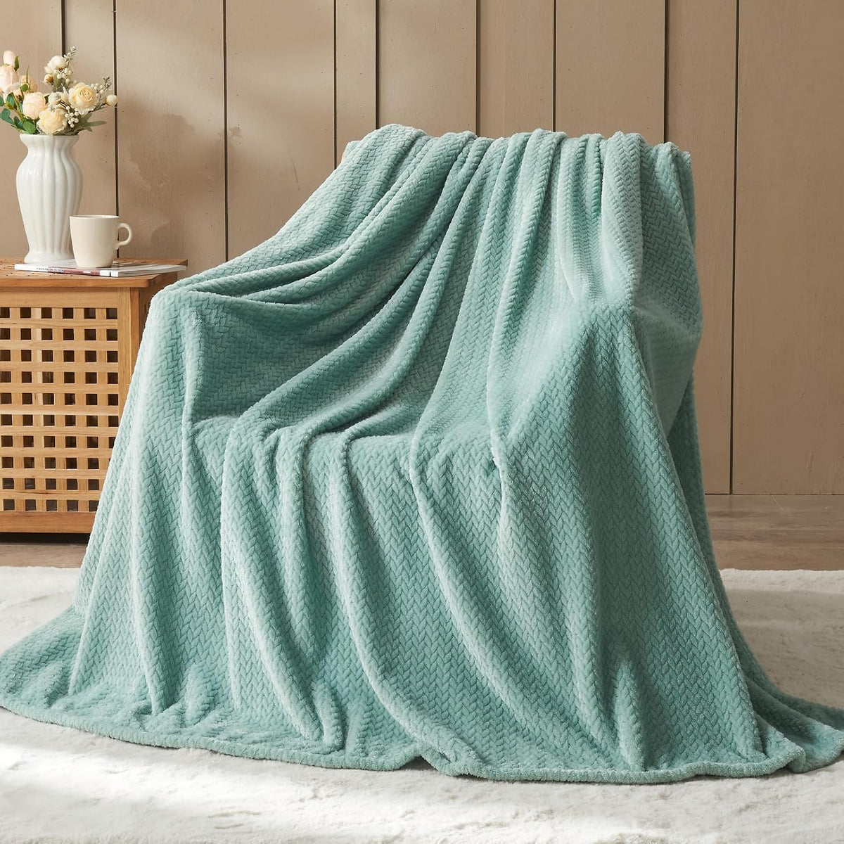 Leaf-Pattern Fleece Throw Blanket