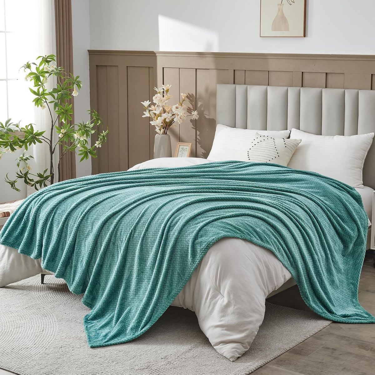 Leaf-Pattern Fleece Throw Blanket