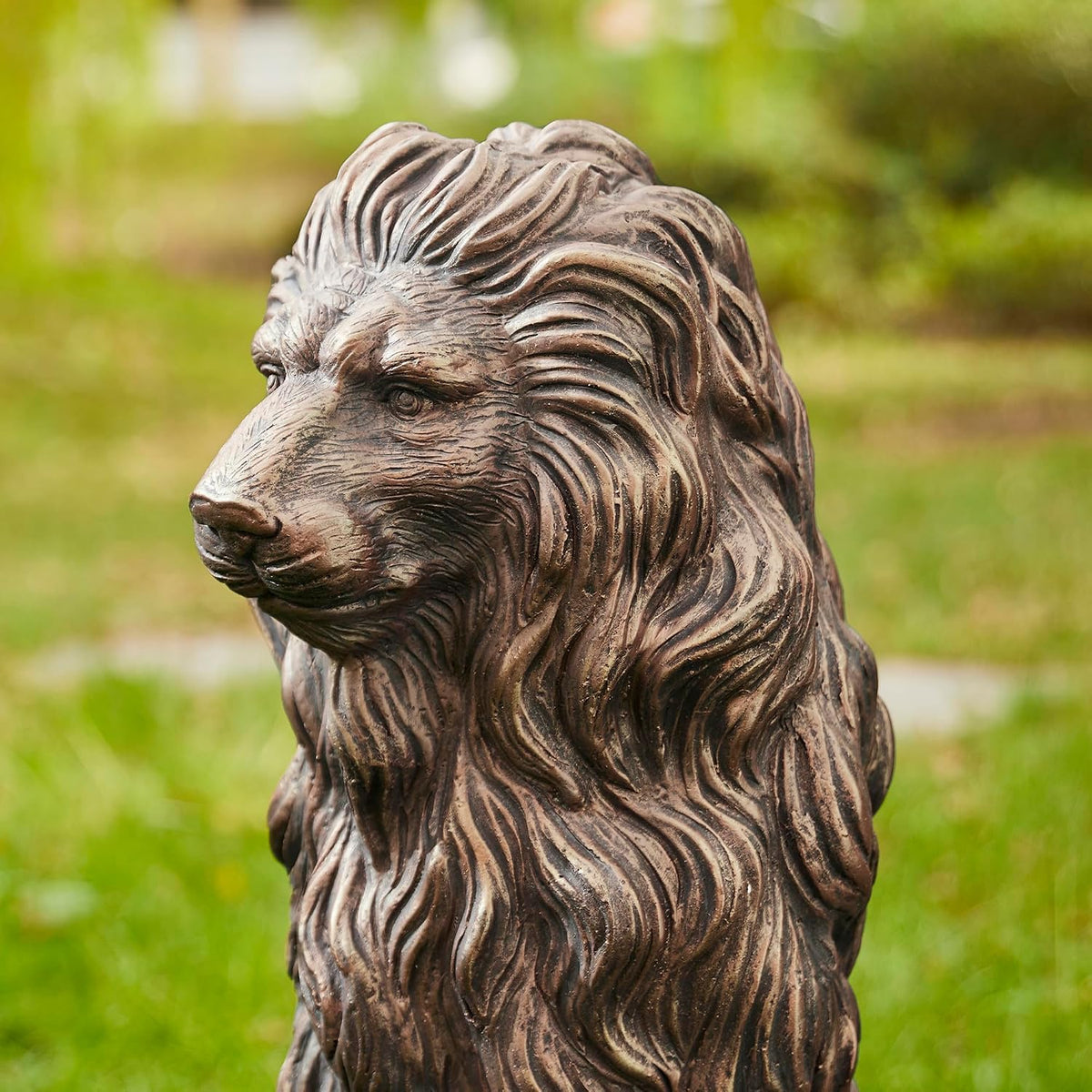 Glitzhome Guardian Sitting Lion Statue Regal Indoor and Outdoor Garden Sculpture
