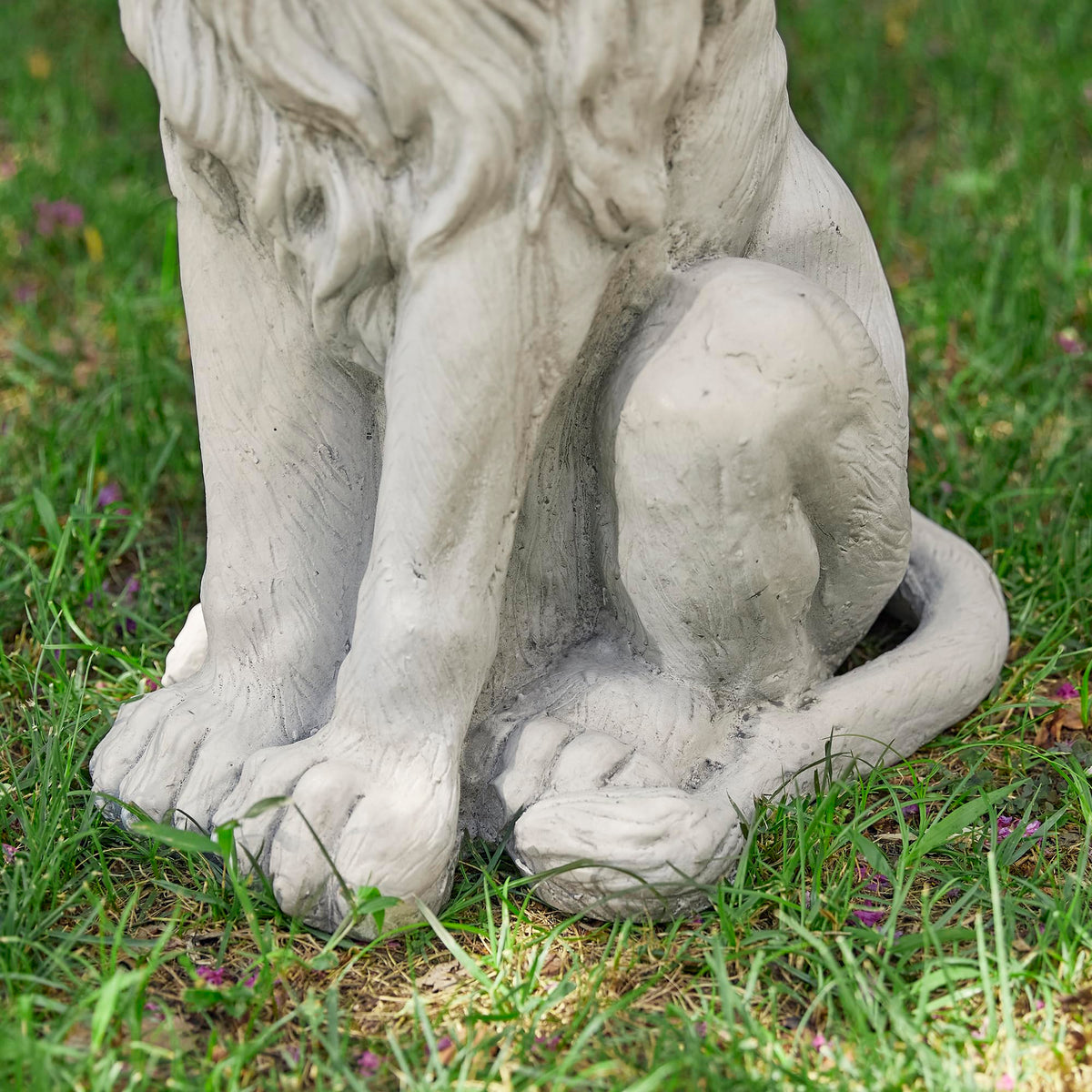 Glitzhome Guardian Sitting Lion Statue Regal Indoor and Outdoor Garden Sculpture