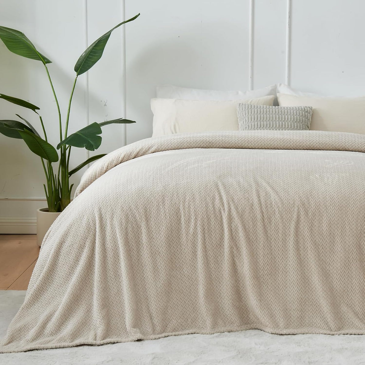 Leaf-Pattern Fleece Throw Blanket
