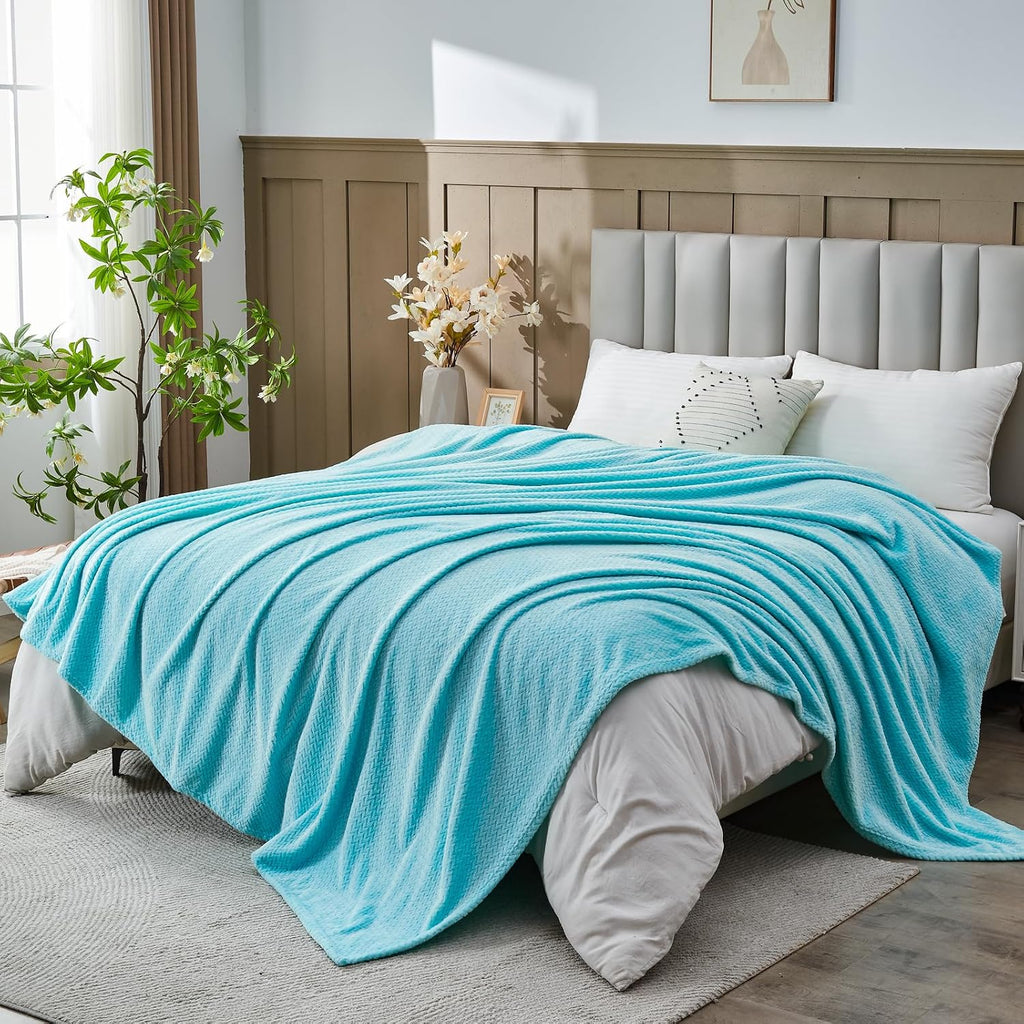 Leaf-Pattern Fleece Throw Blanket