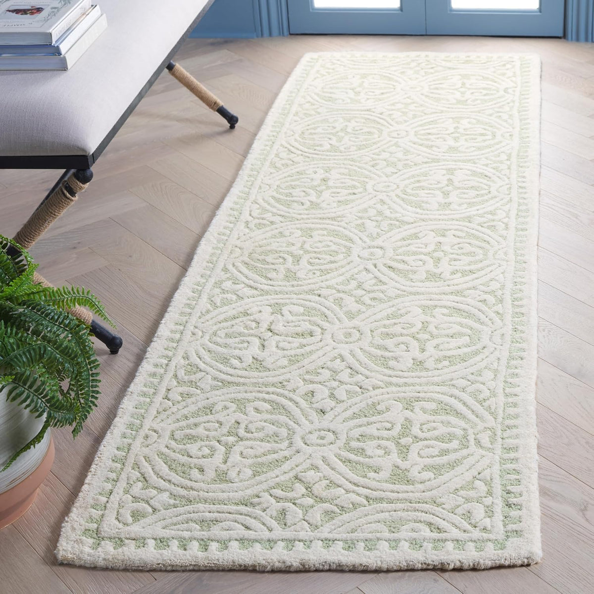 SAFAVIEH Cambridge Wool Area Rug 8'x10', Navy Blue & Ivory CAM123G