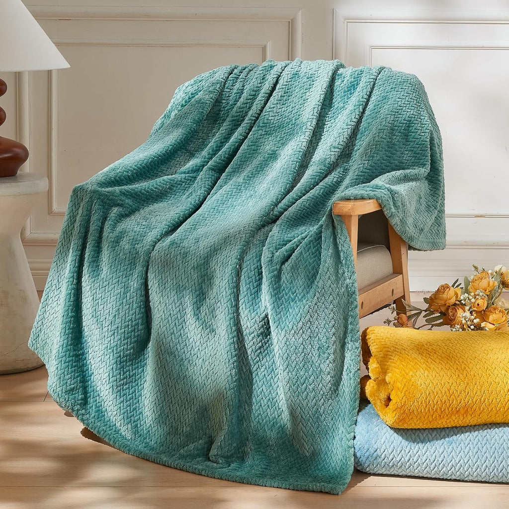 Leaf-Pattern Fleece Throw Blanket