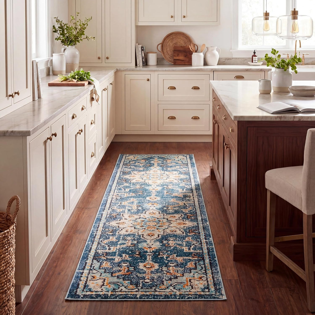 SAFAVIEH Madison Area Rug 8'x10', Traditional Ivory & Light Blue MAD473D