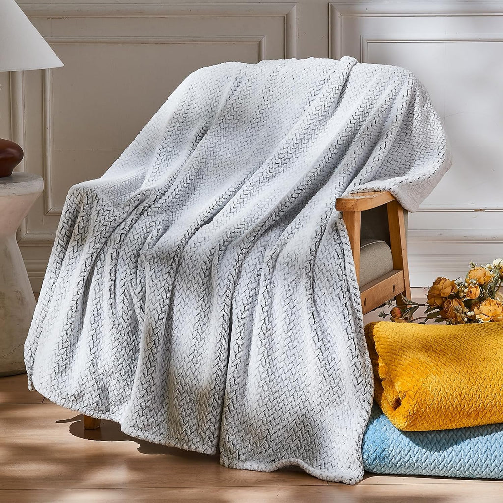 Leaf-Pattern Fleece Throw Blanket
