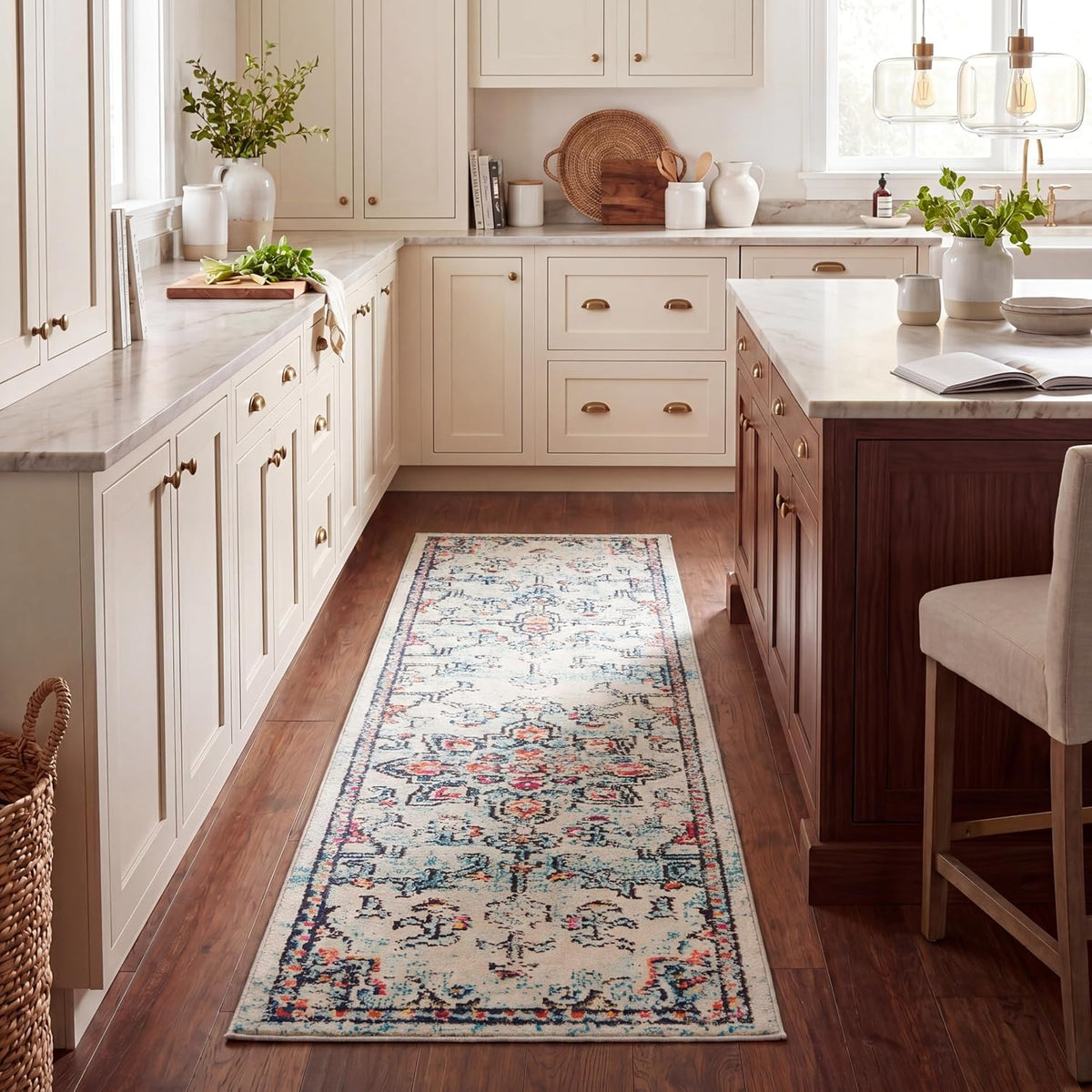 SAFAVIEH Madison Area Rug 8'x10', Traditional Ivory & Light Blue MAD473D