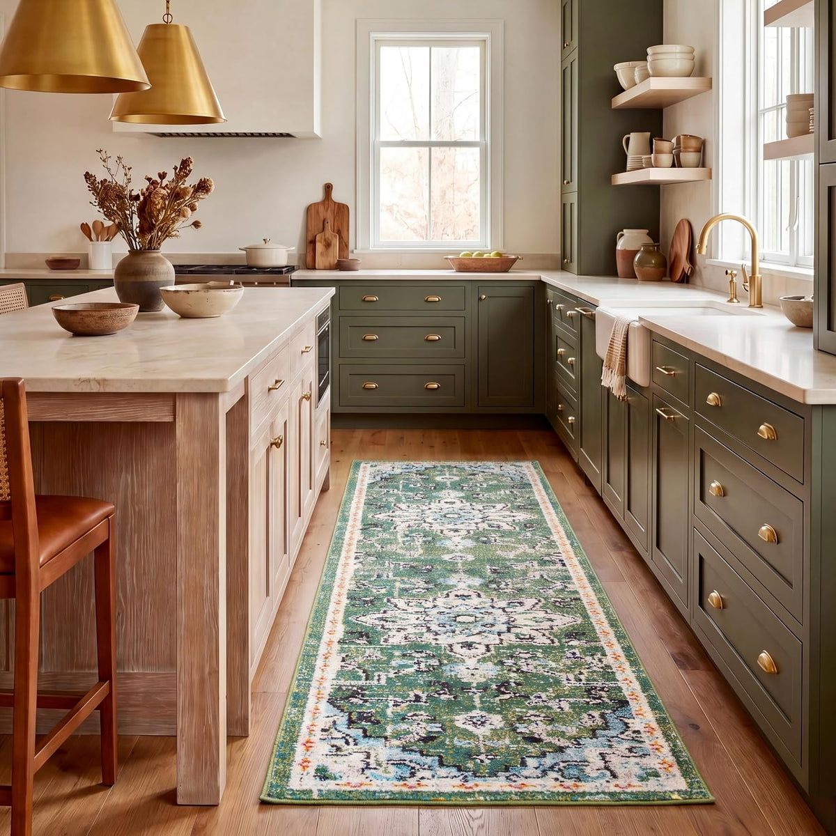 SAFAVIEH Madison Area Rug 8'x10', Traditional Ivory & Light Blue MAD473D