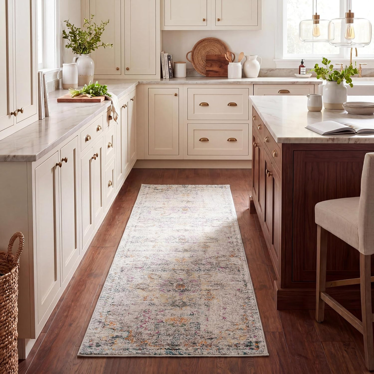 SAFAVIEH Madison Area Rug 8'x10', Traditional Ivory & Light Blue MAD473D