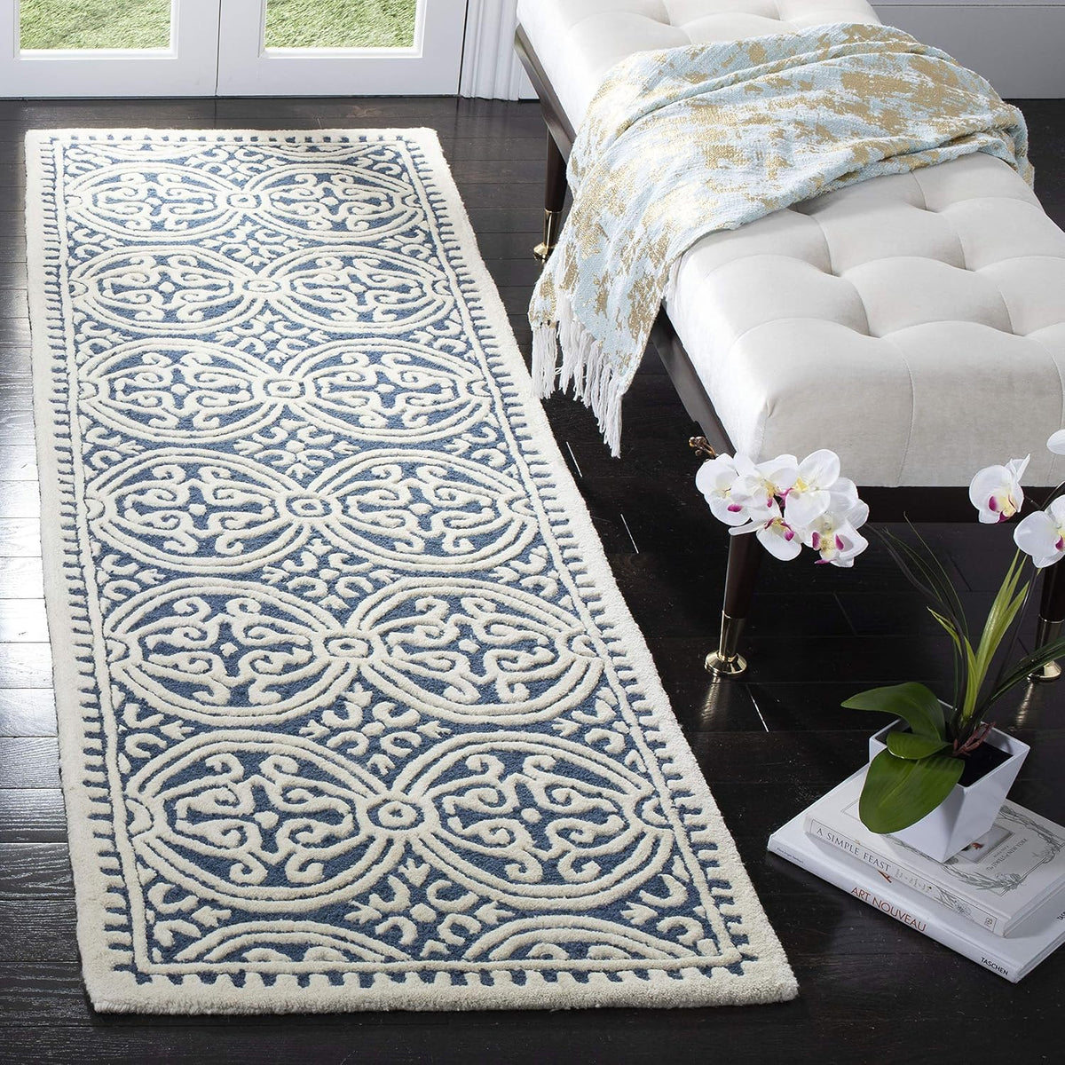 SAFAVIEH Cambridge Wool Area Rug 8'x10', Navy Blue & Ivory CAM123G