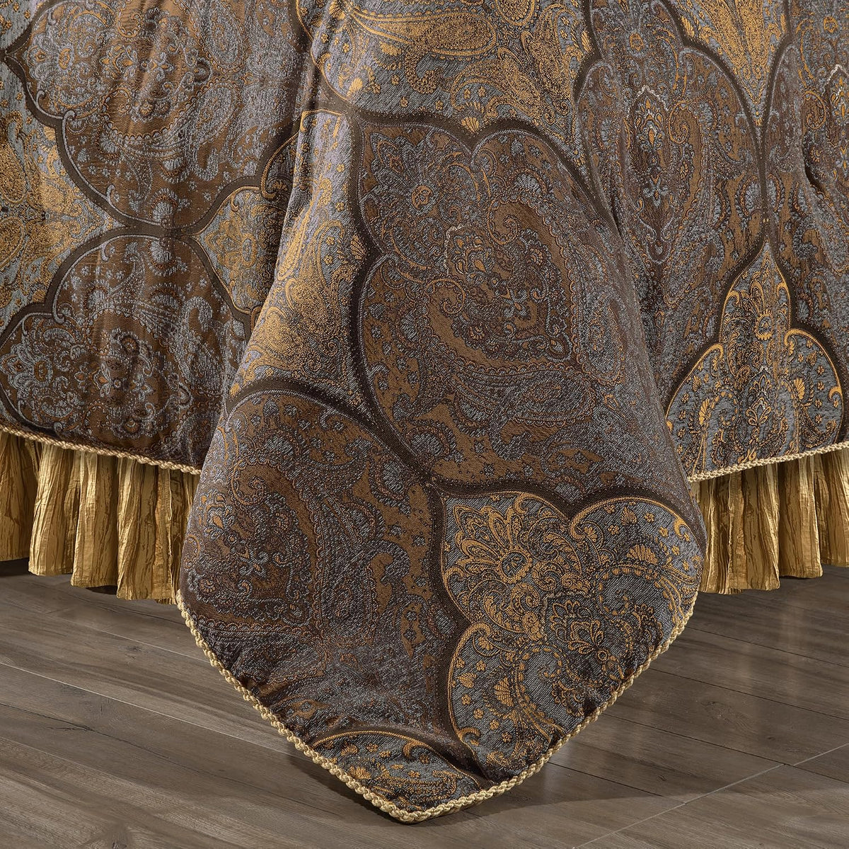 Loom and Mill Luxury Jacquard Comforter Set 9-Piece, Bronze Gold, Queen