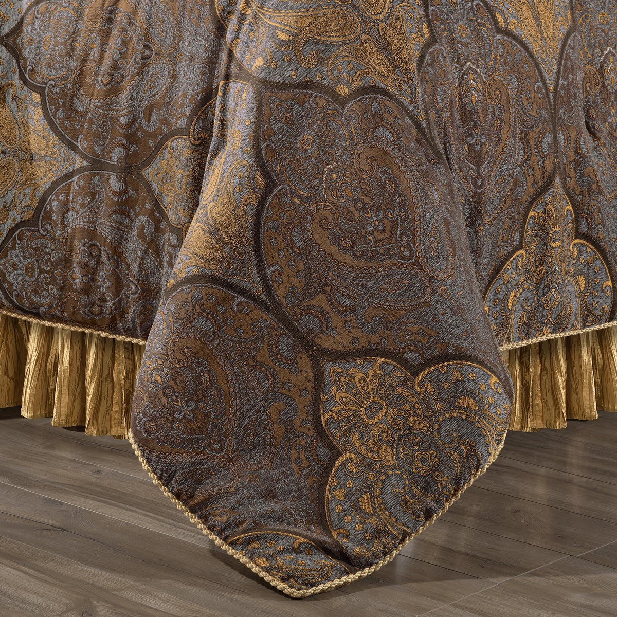 Loom and Mill Luxury Jacquard Comforter Set 9-Piece, Bronze Gold, Queen