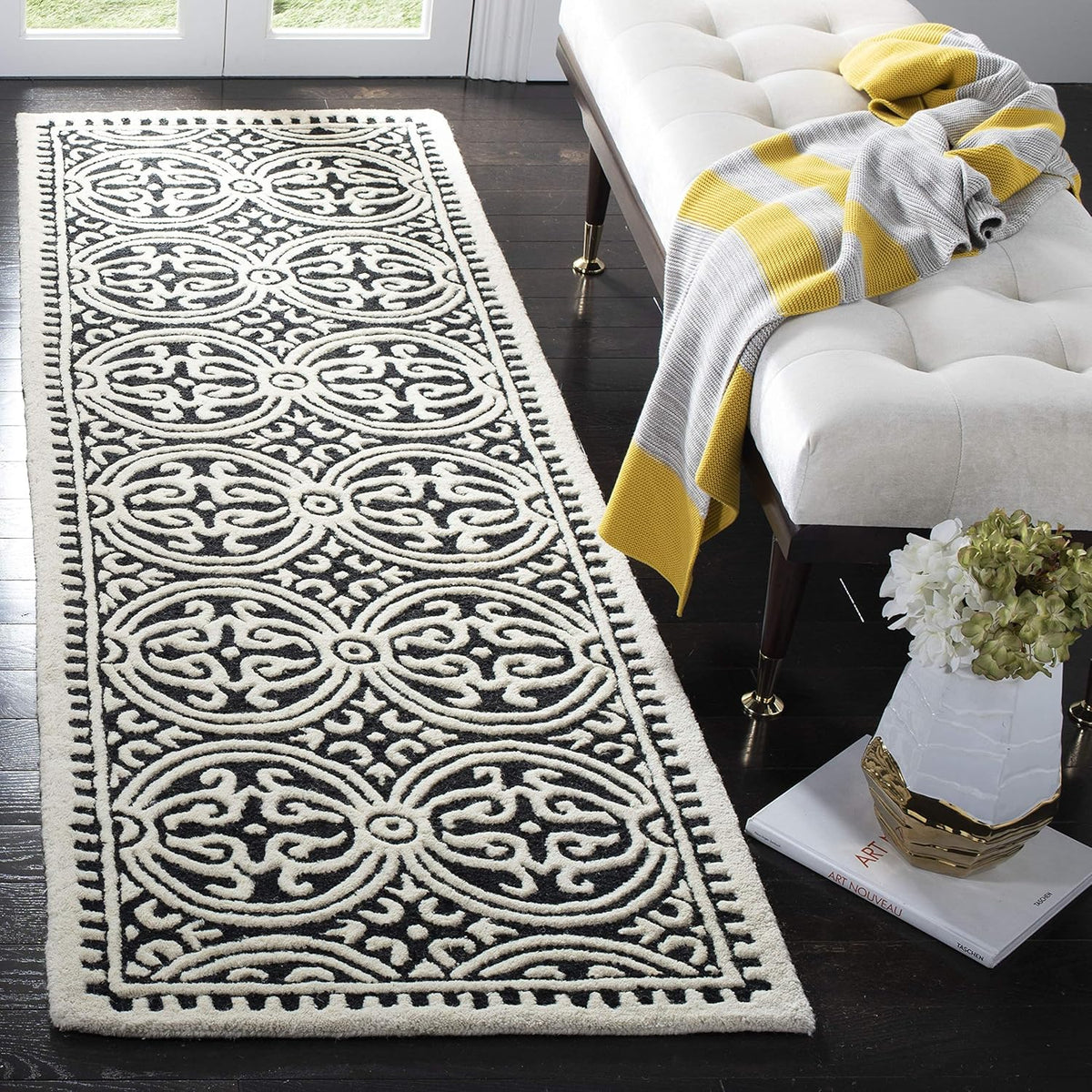 SAFAVIEH Cambridge Wool Area Rug 8'x10', Navy Blue & Ivory CAM123G