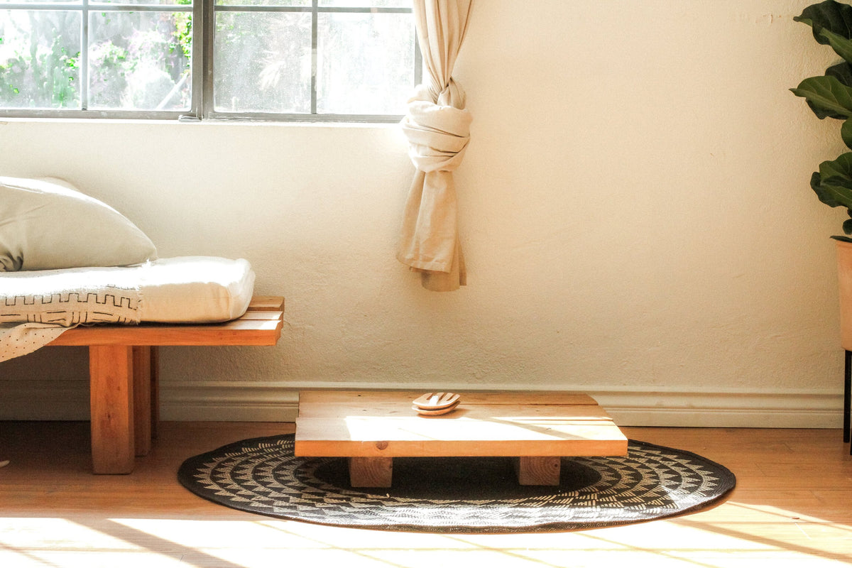 White Triangle Round Mat