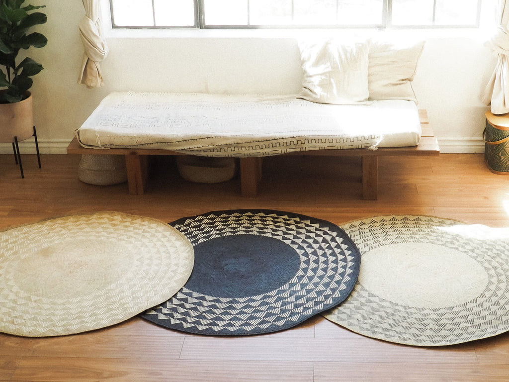 White Triangle Round Mat