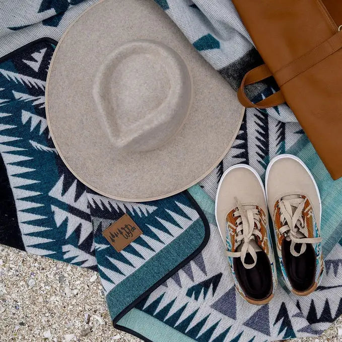 Manta Aztec Reversible Throw Blanket